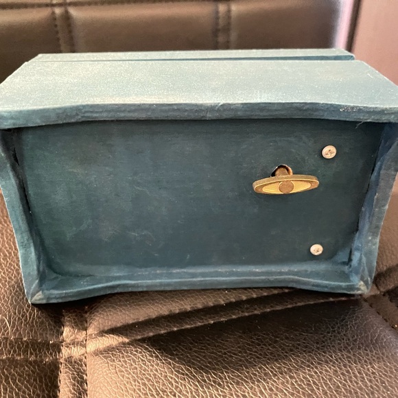 Vintage Fabric With Floral And Butterfly
Embroidery Musical Jewelry Box - Picture 7 of 10